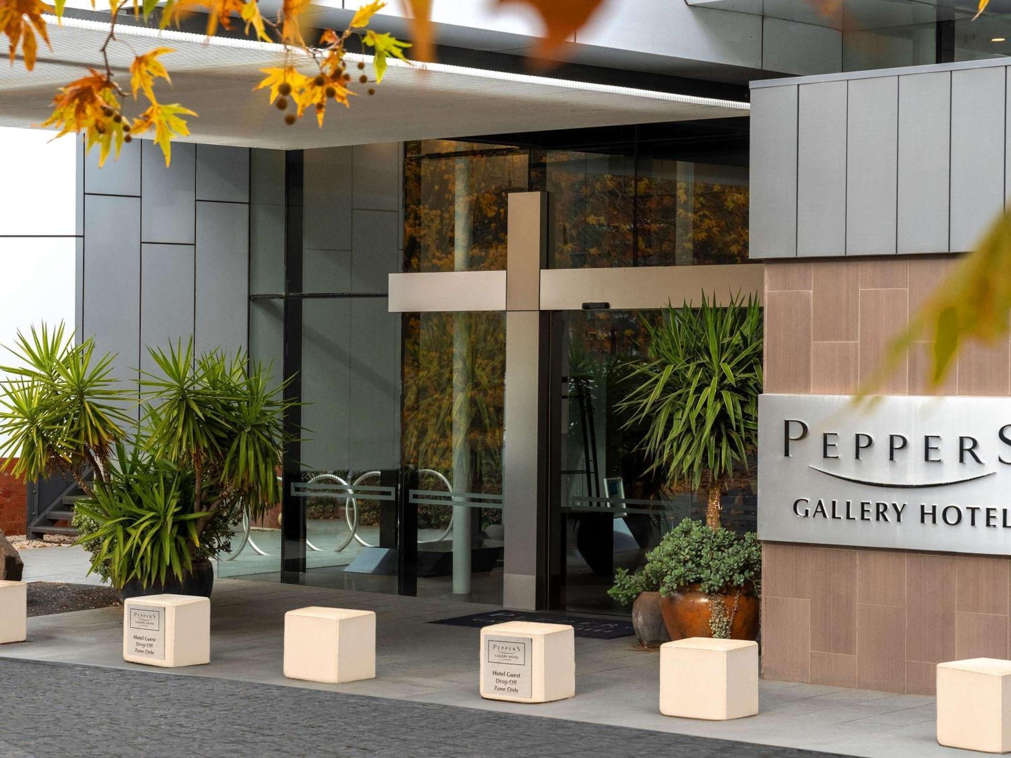 Peppers Gallery Hotel Canberra Exterior foto