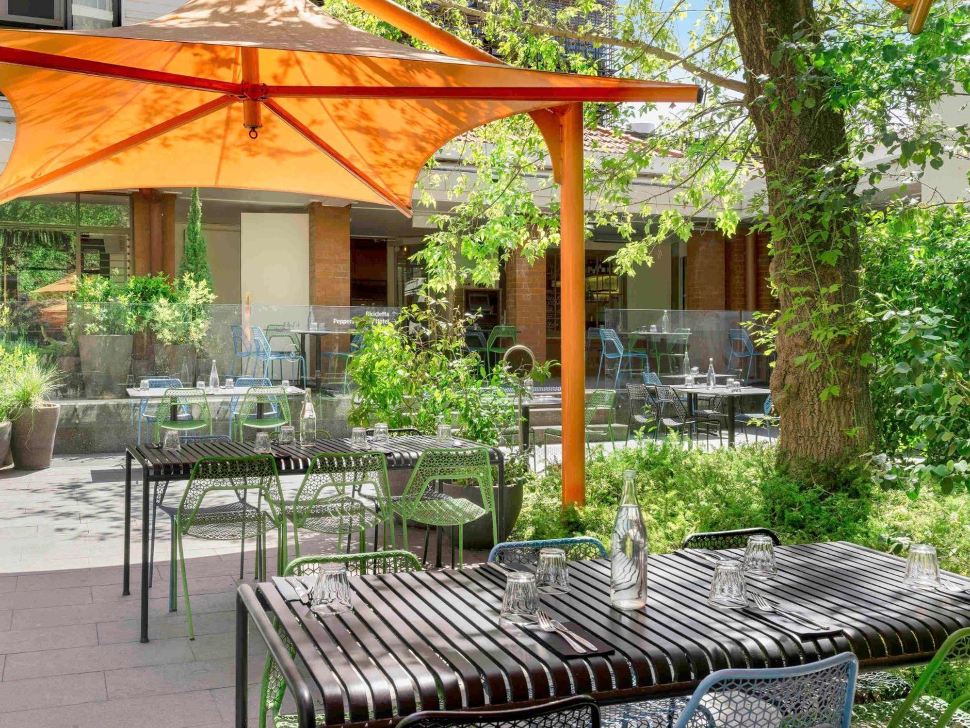 Peppers Gallery Hotel Canberra Exterior foto